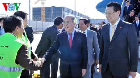 ท่านเหงวียน ซิงห์ หุ่ง ประธานรัฐสภาเสร็จสิ้นการเยือนสวิสเซอร์แลนด์